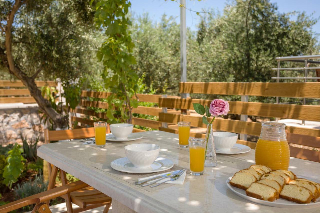 Villa Serenity Agia Marina  Екстер'єр фото