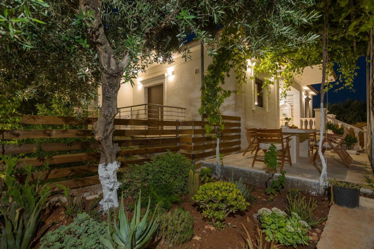 Villa Serenity Agia Marina  Екстер'єр фото
