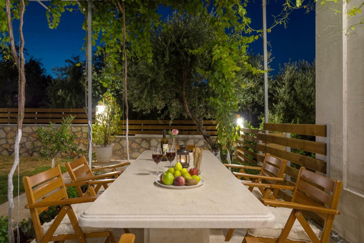 Villa Serenity Agia Marina  Екстер'єр фото