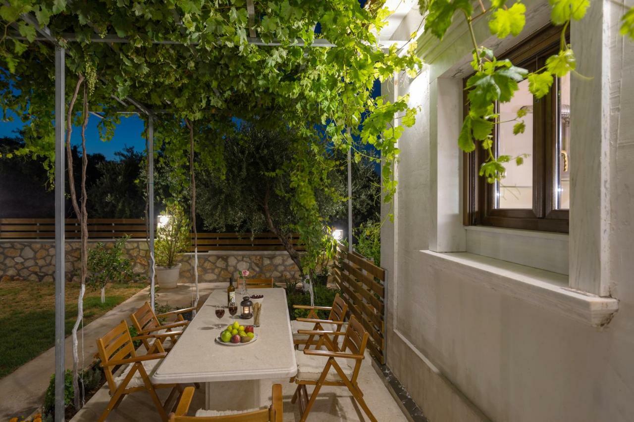 Villa Serenity Agia Marina  Екстер'єр фото